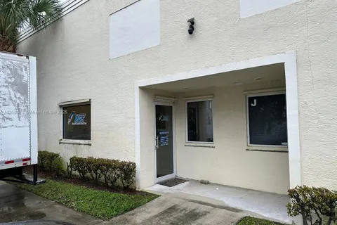 352 Tall Pines Rd # I, West Palm Beach FL 33413