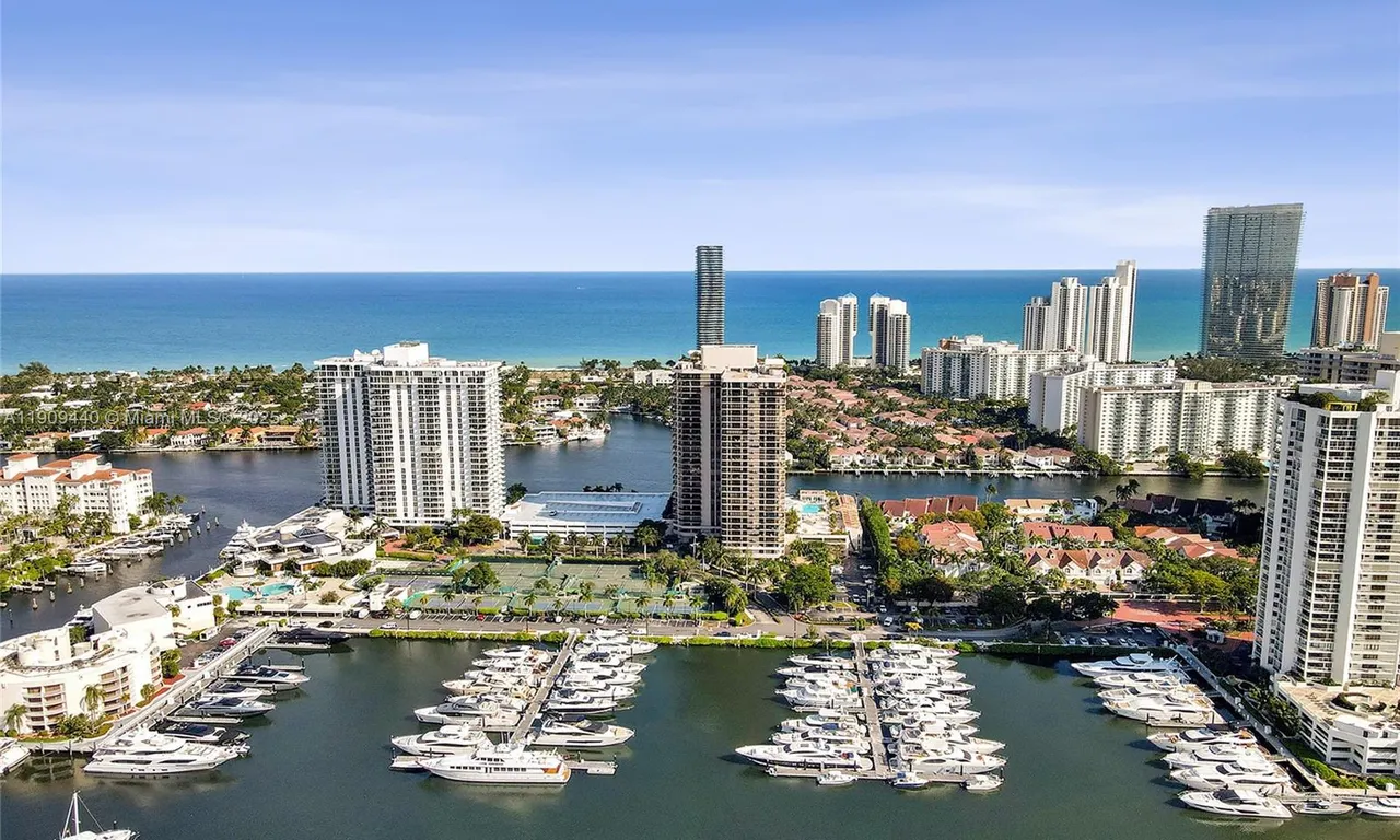 19667 Turnberry Way # 27J, Aventura FL 33180