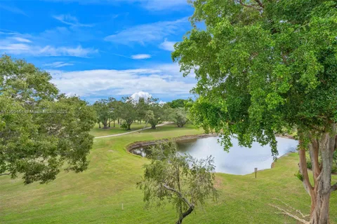 1040 Country Club Dr # 408, Margate FL 33063