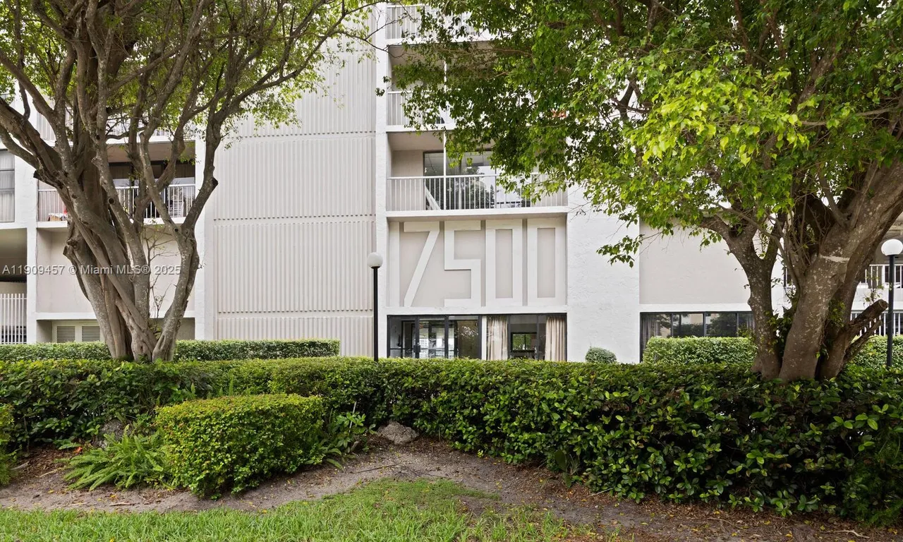 17500 N Bay Rd # S301, Sunny Isles Beach FL 33160