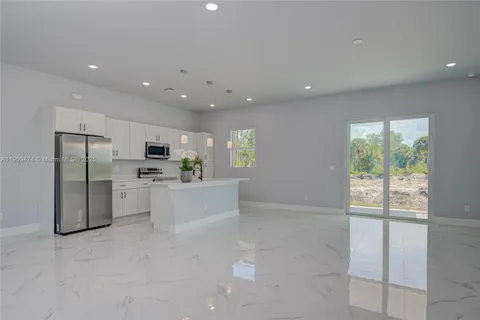 1104 E 11th St, Lehigh Acres FL 33972