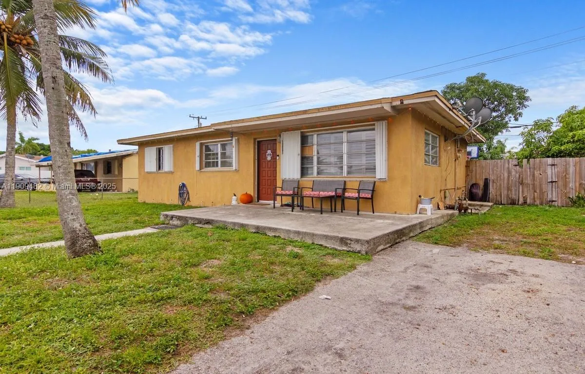 18520 NW 42nd Pl, Miami Gardens FL 33055