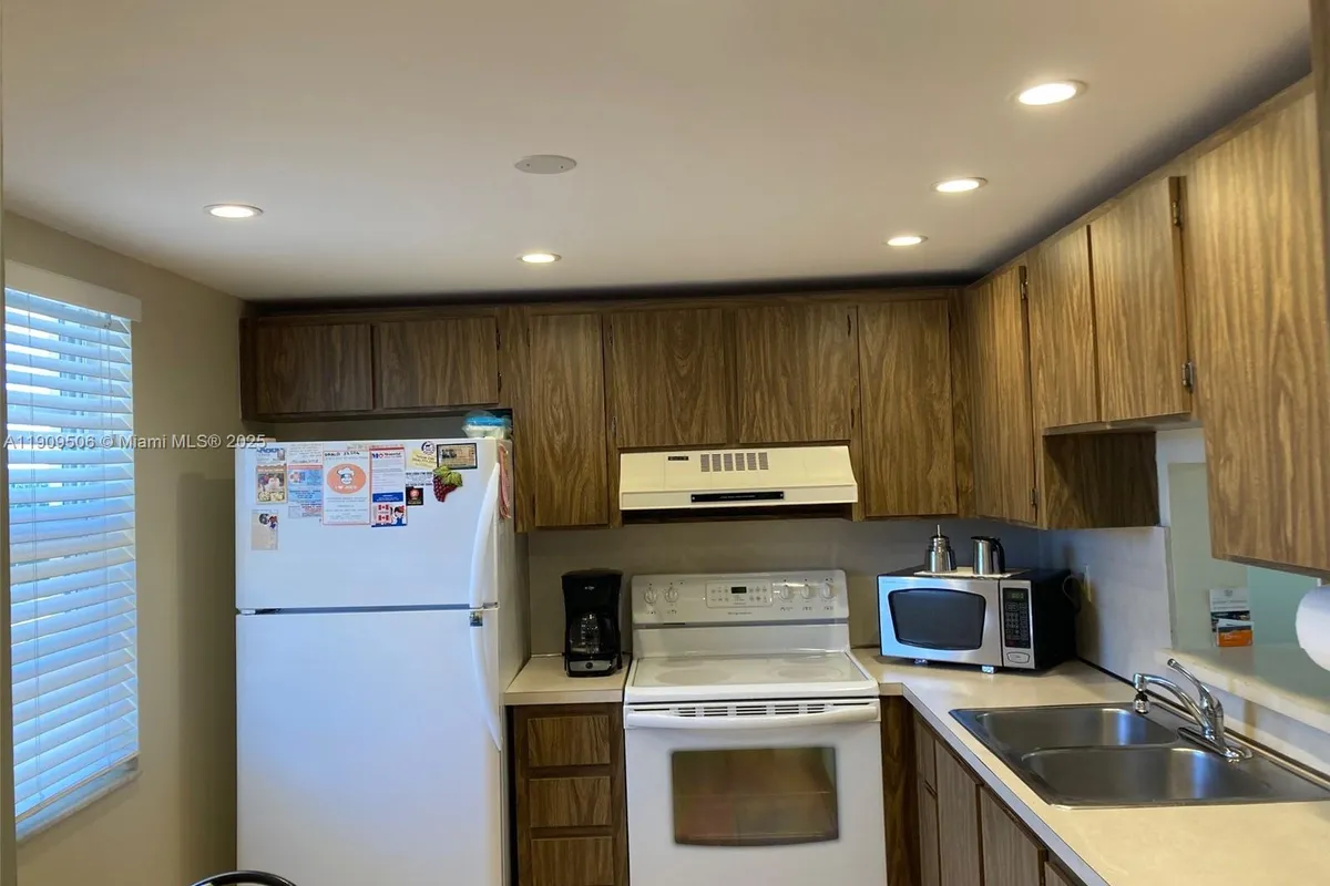 301 SE 3rd St # 408, Dania Beach FL 33004