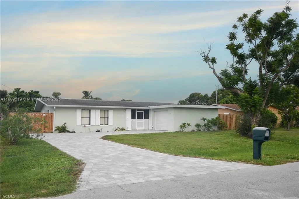 2636 SE 18th Ave, Cape Coral FL 33904