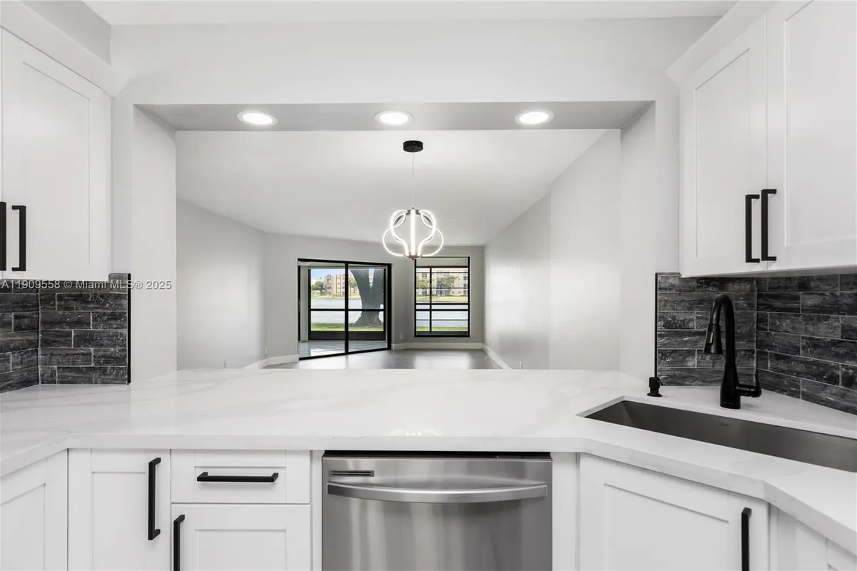 7408 Fairfax Dr # 108, Tamarac FL 33321