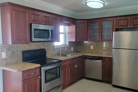 25 E 53rd Ter, Hialeah FL 33013