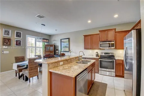 256 SW 6th Ct, Pompano Beach FL 33060