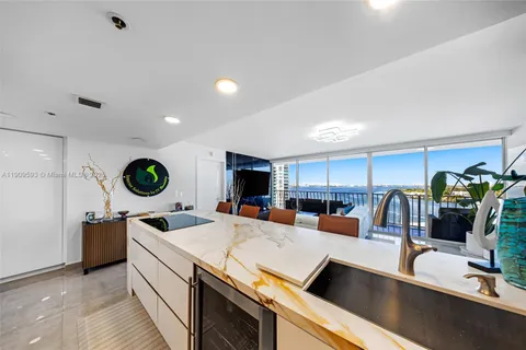 7601 E Treasure Dr # 1216, North Bay Village FL 33141