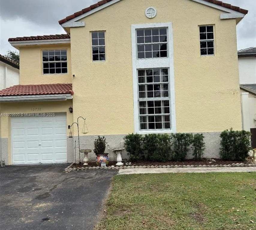 10738 N Saratoga Dr, Cooper City FL 33026