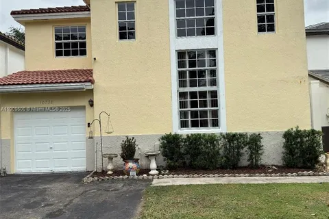 10738 N Saratoga Dr, Cooper City FL 33026