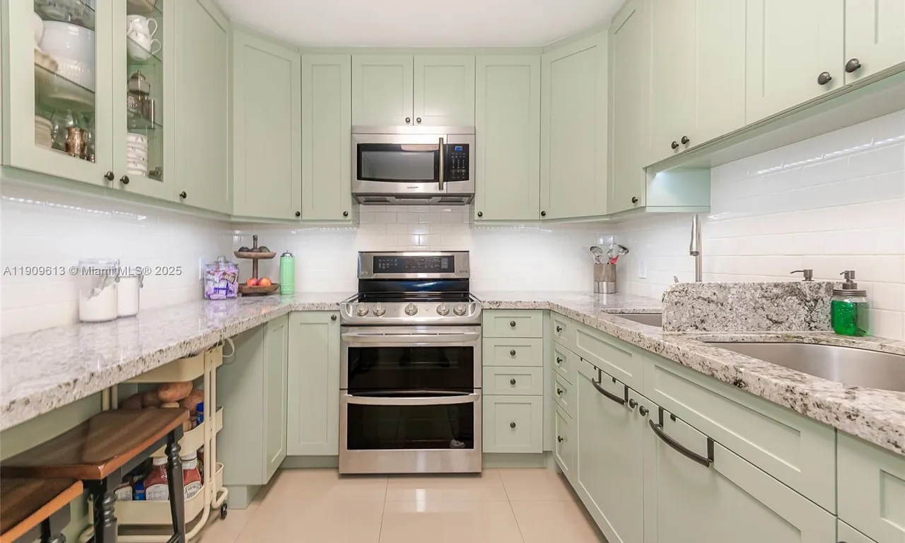 5750 Collins Ave # 3J, Miami Beach FL 33140