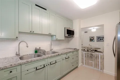 5750 Collins Ave # 3J, Miami Beach FL 33140