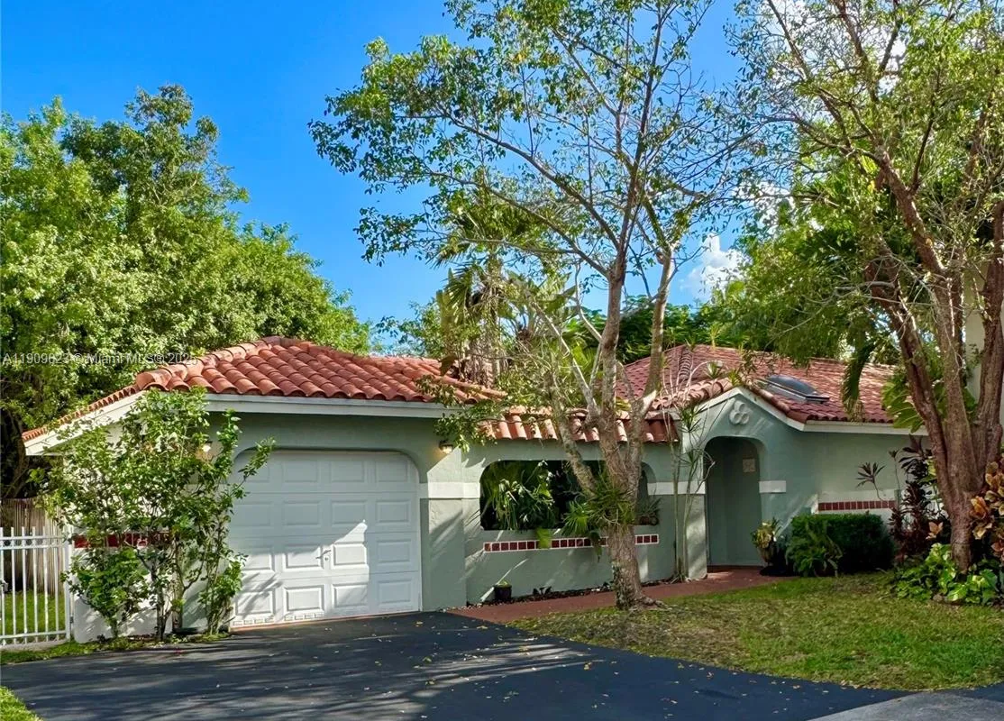 1411 Seagrape Cir, Weston FL 33326