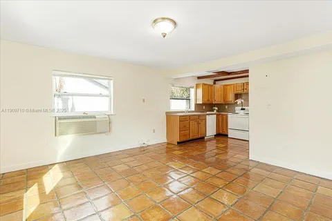 4421 SW 73rd Ter, Davie FL 33314