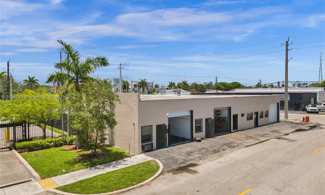 828 NW 1st St, Fort Lauderdale FL 33311