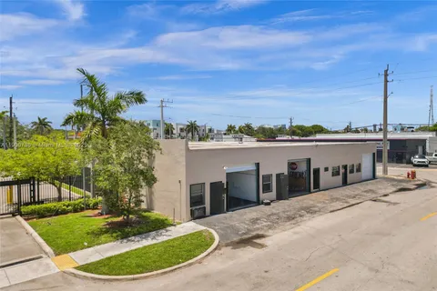 828 NW 1st St, Fort Lauderdale FL 33311