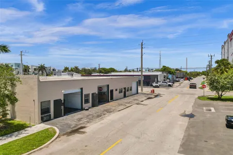 828 NW 1st St, Fort Lauderdale FL 33311