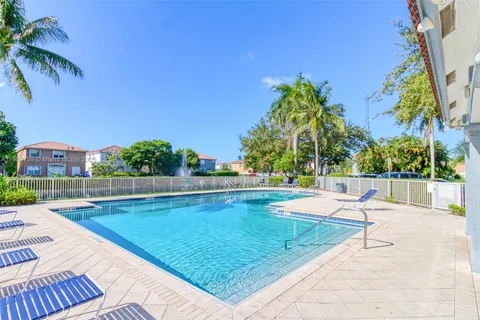 3839 SW 51st St, Hollywood FL 33312