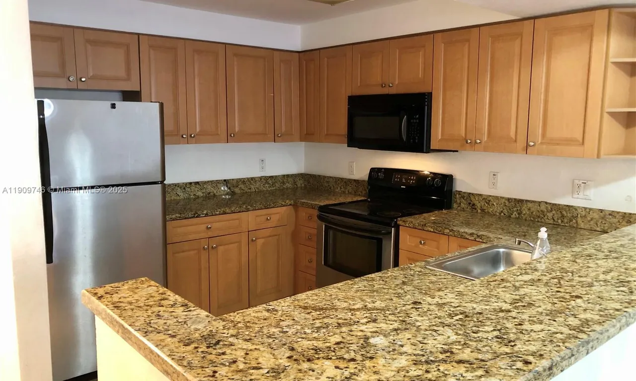 5201 Geneva Way # 102, Doral FL 33166