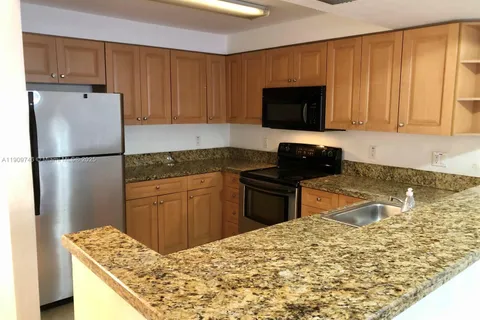 5201 Geneva Way # 102, Doral FL 33166