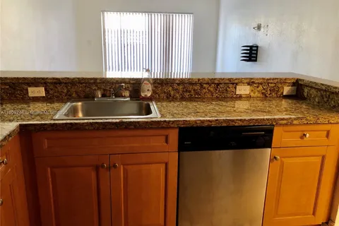 5201 Geneva Way # 102, Doral FL 33166