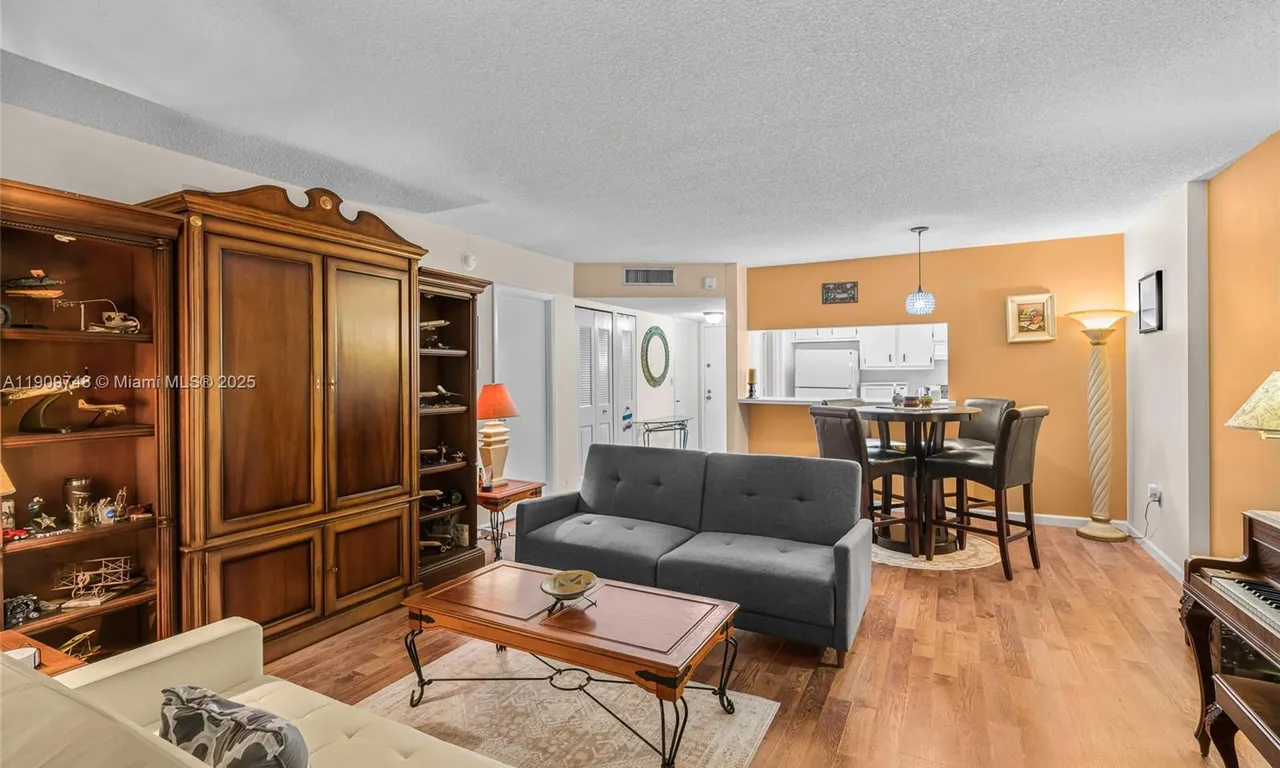 4166 Inverrary Dr # 306, Lauderhill FL 33319