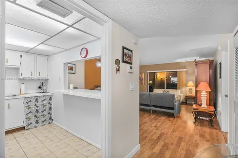 4166 Inverrary Dr # 306, Lauderhill FL 33319