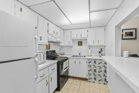 4166 Inverrary Dr # 306, Lauderhill FL 33319