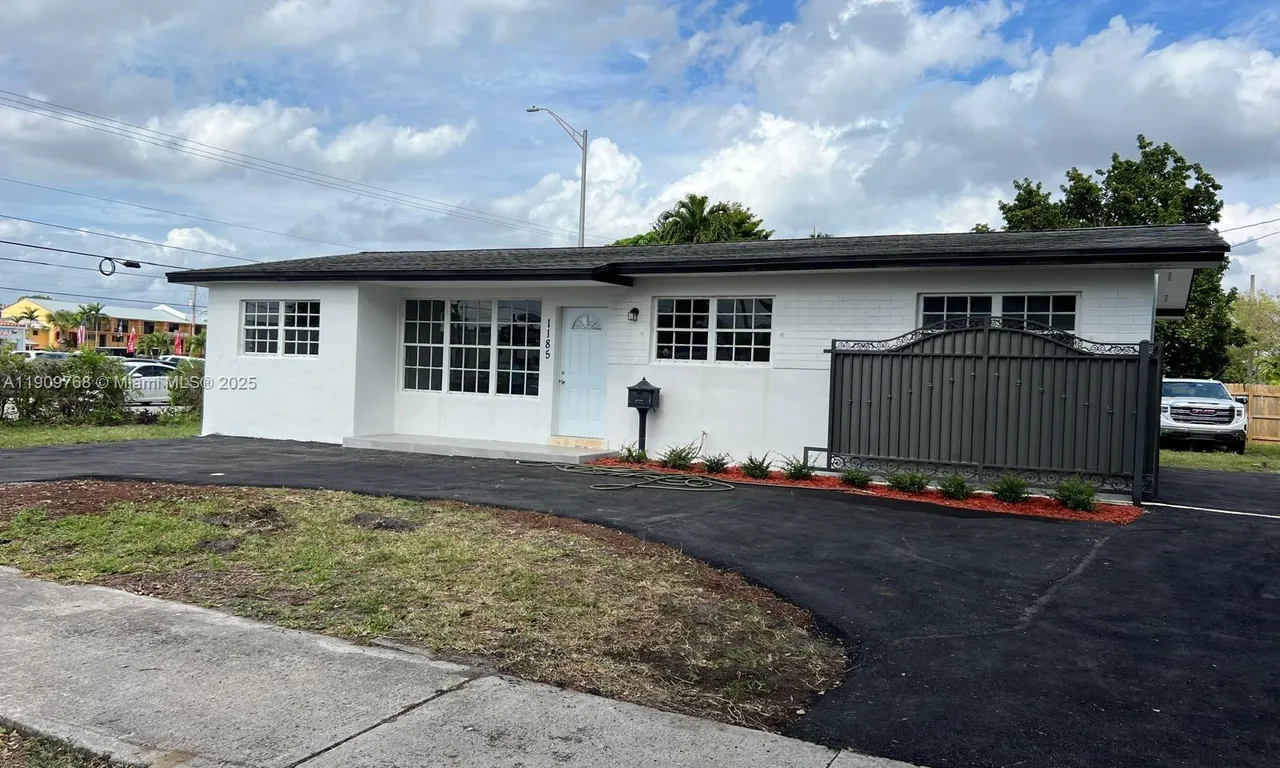 1185 W 50th St, Hialeah FL 33012