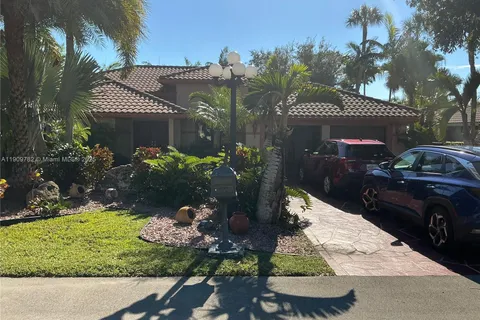 2720 Oak Tree Ln, Oakland Park FL 33309