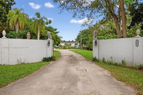 23825 SW 142nd Ave, Homestead FL 33032