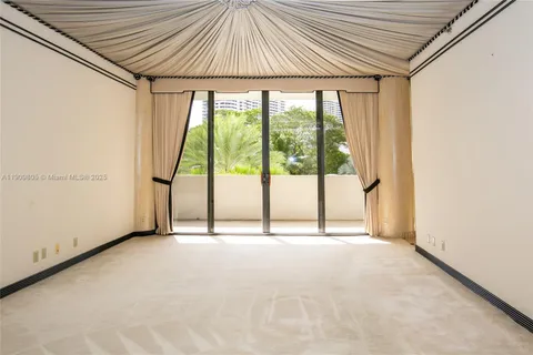 3000 Island Blvd, Aventura FL 33160