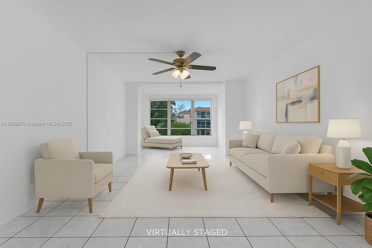 8000 N Sunrise Lakes Dr # 207, Sunrise FL 33322