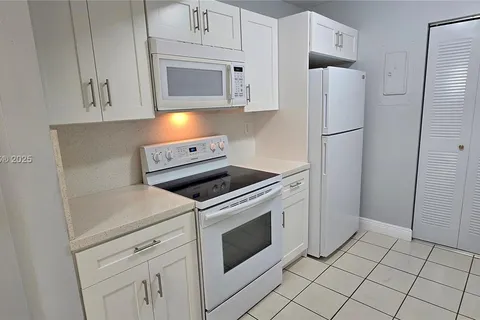 646 NW 114th Ave # 201, Sweetwater FL 33172