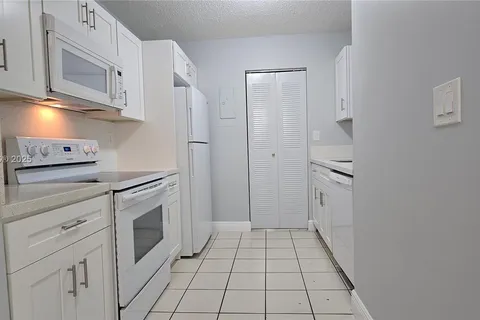 646 NW 114th Ave # 201, Sweetwater FL 33172