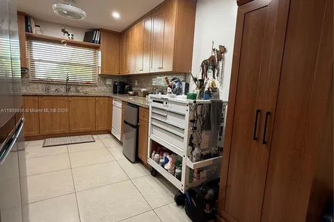 9741 Sunrise Lakes Blvd # 107, Sunrise FL 33322