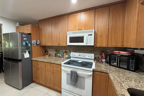 9741 Sunrise Lakes Blvd # 107, Sunrise FL 33322