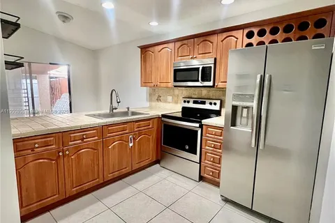 6430 W 25th Ln, Hialeah FL 33016