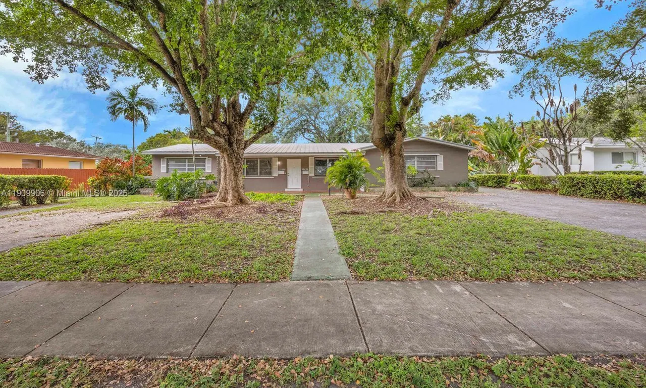 11434 SW 81st Rd, Pinecrest FL 33156