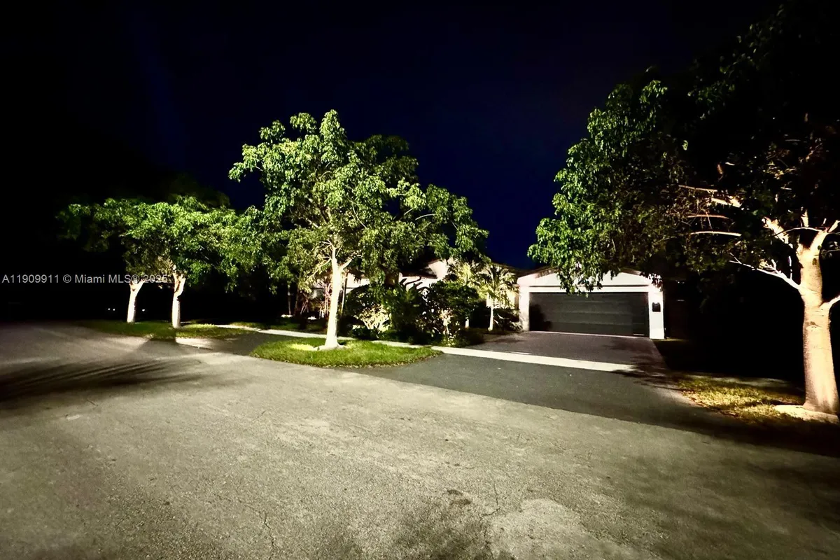 2156 NE 187th St, North Miami Beach FL 33179