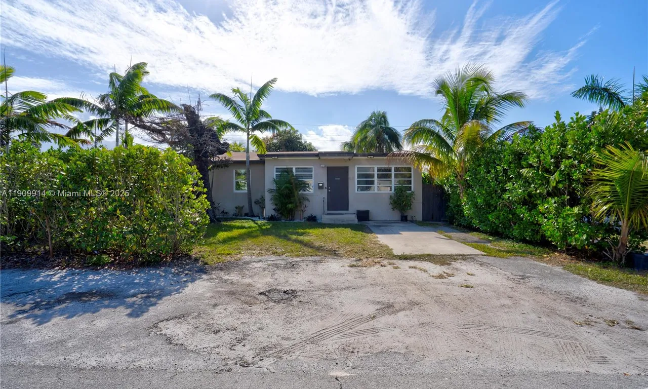 2326 Harding St, Hollywood FL 33020