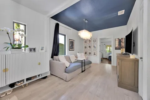 1009 Genoa St, Coral Gables FL 33134