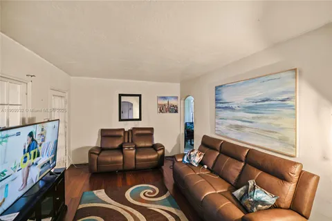 751 NW 64th St, Miami FL 33150