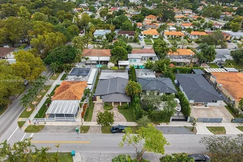 5181 SW 7th St, Miami FL 33134