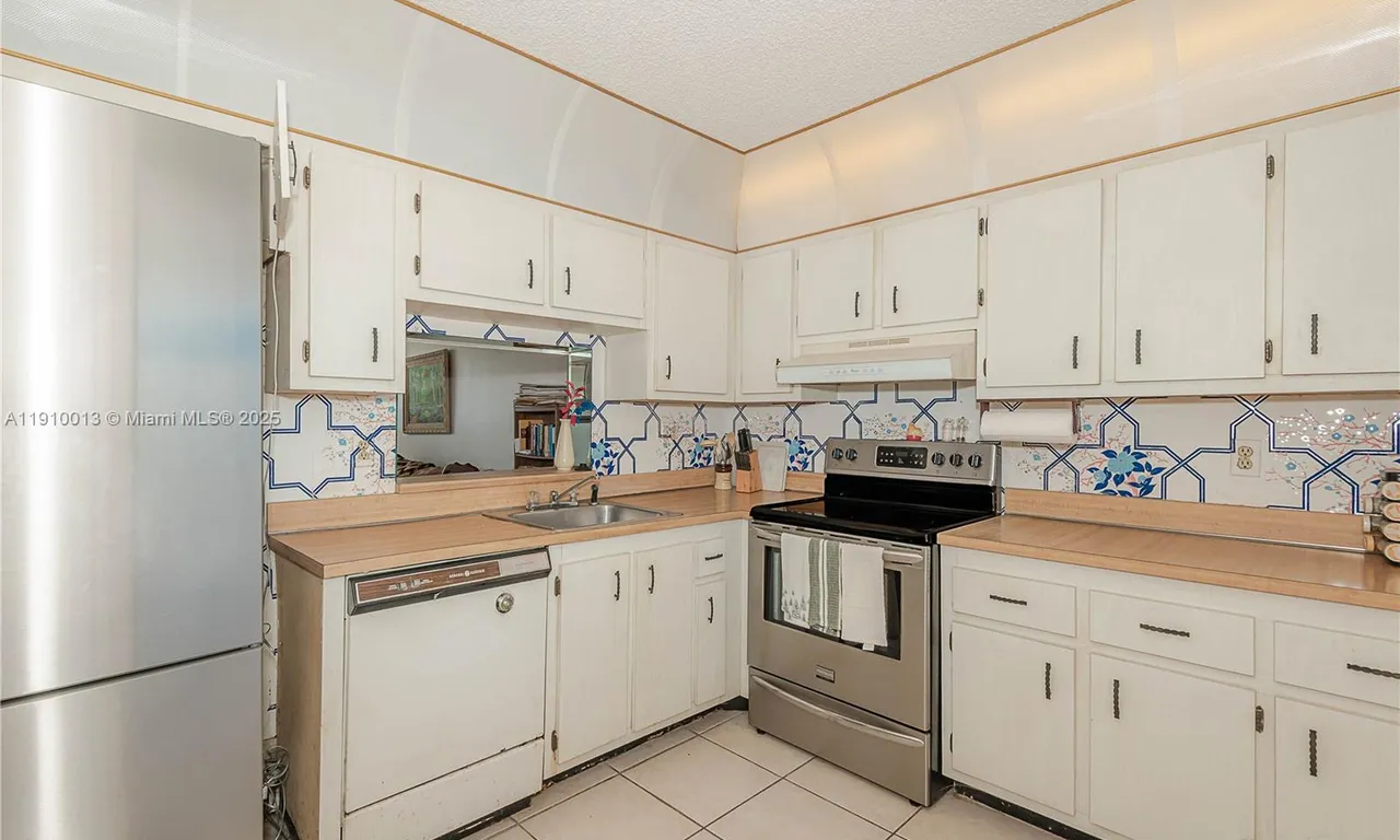 2800 Somerset Dr # 402J, Lauderdale Lakes FL 33311