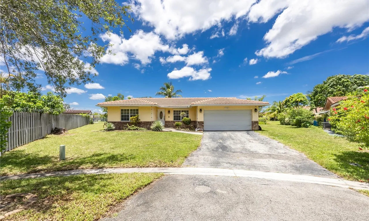 11351 NW 37th St, Coral Springs FL 33065