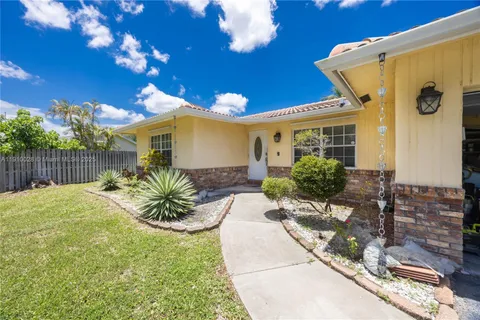 11351 NW 37th St, Coral Springs FL 33065