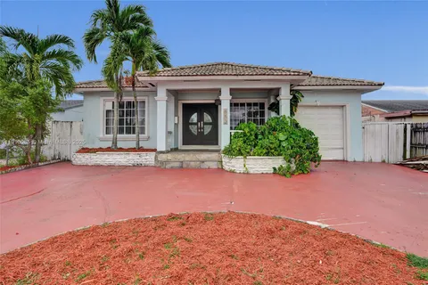 652 SE 8th St, Hialeah FL 33010