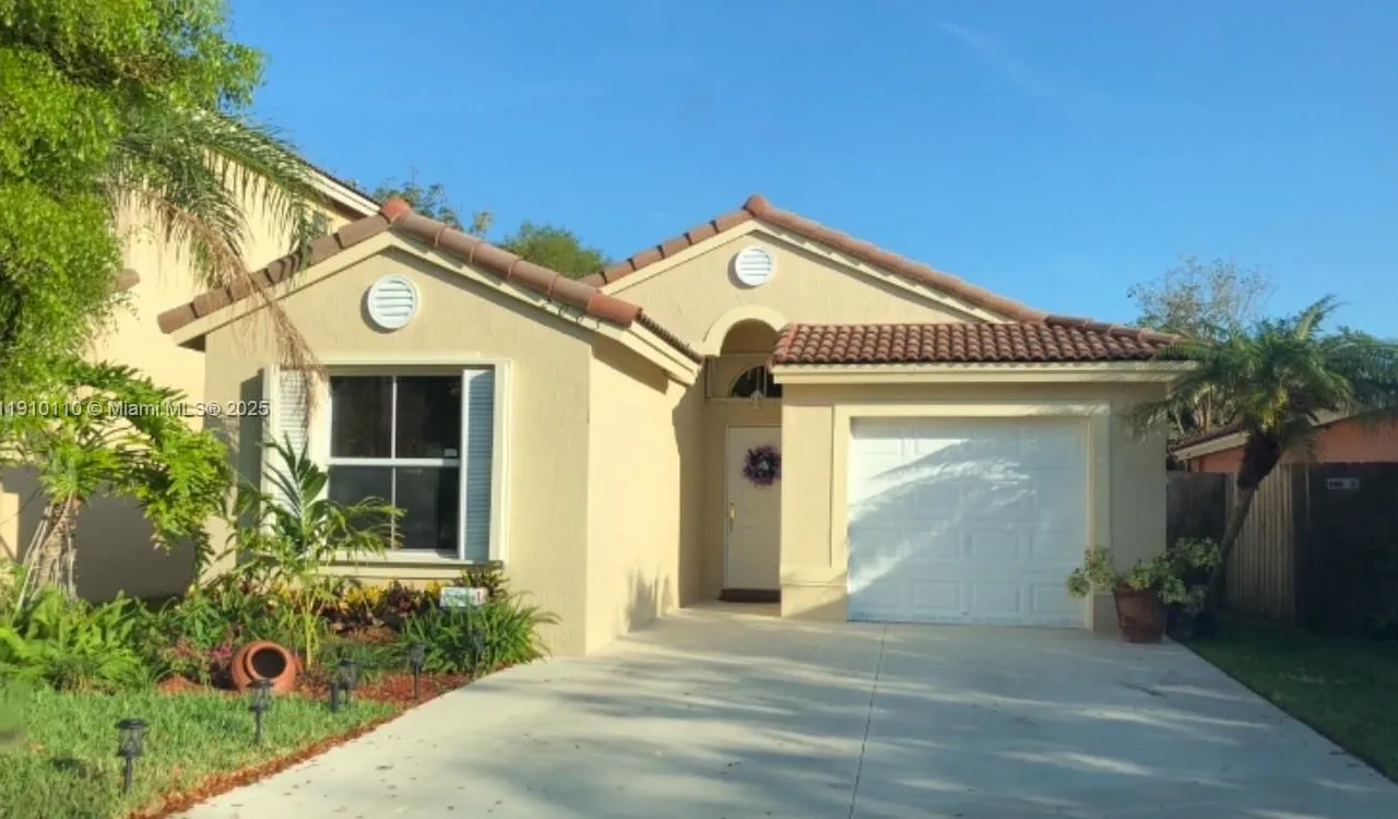 2065 SE 14th St, Homestead FL 33035