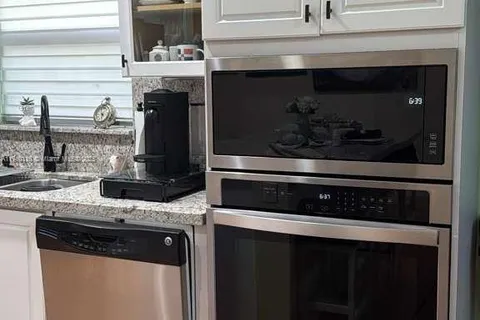 2065 SE 14th St, Homestead FL 33035